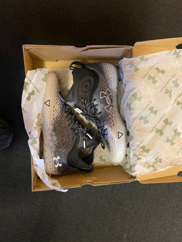 New Size 11 (Women's 12) Under Armour Spotlight MC