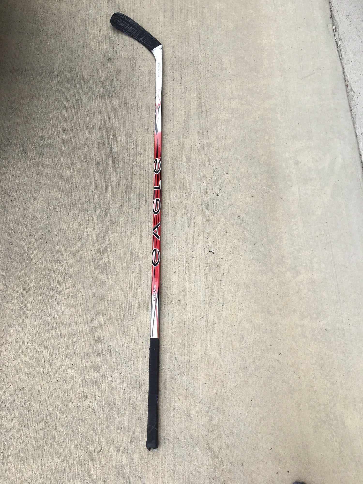 Easton V9E SENIOR RH 85 FLEX P92 - Integral Hockey SE Minnesota