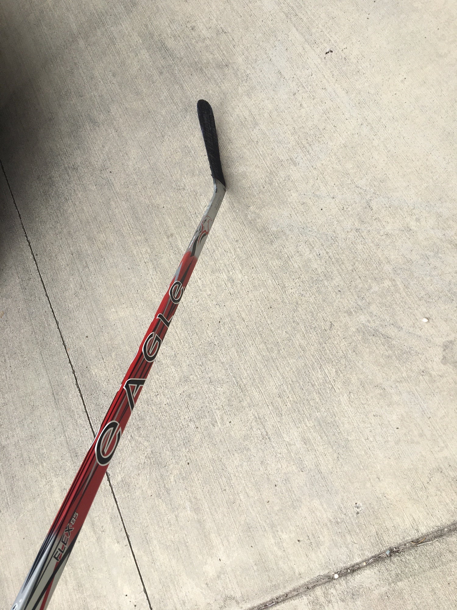 Easton V9E SENIOR RH 85 FLEX P92 - Integral Hockey SE Minnesota