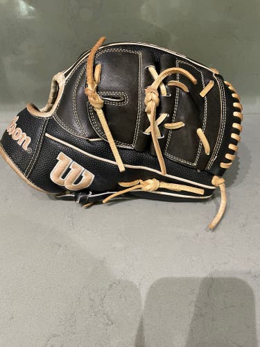 Pitcher's 12" A2000 Baseball Glove