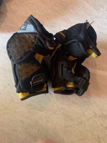 Used Small Bauer  Supreme TotalOne MX3 Elbow Pads