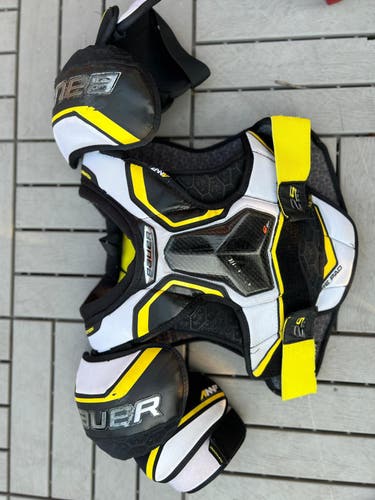 Used Medium Bauer Supreme 2S Pro Shoulder Pads