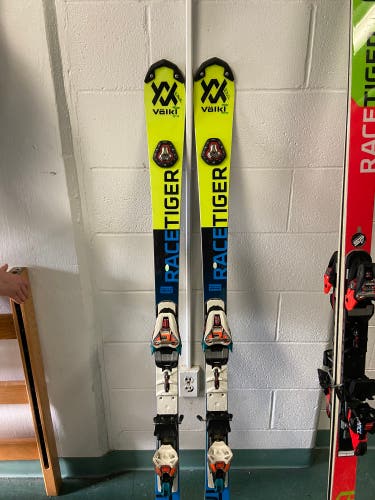 Volkl 2017 Racetiger SL Skis With Bindings