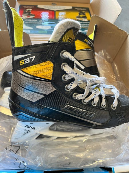 Used Bauer Regular Width Size 4.5 Supreme S37 Hockey Skates