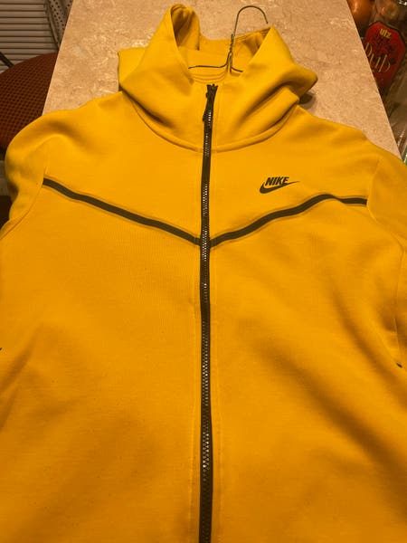 Nike tech fleece yellow size Mens medium SidelineSwap Buy and