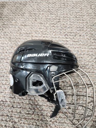 Used Large Bauer Re-Akt 100 Helmet