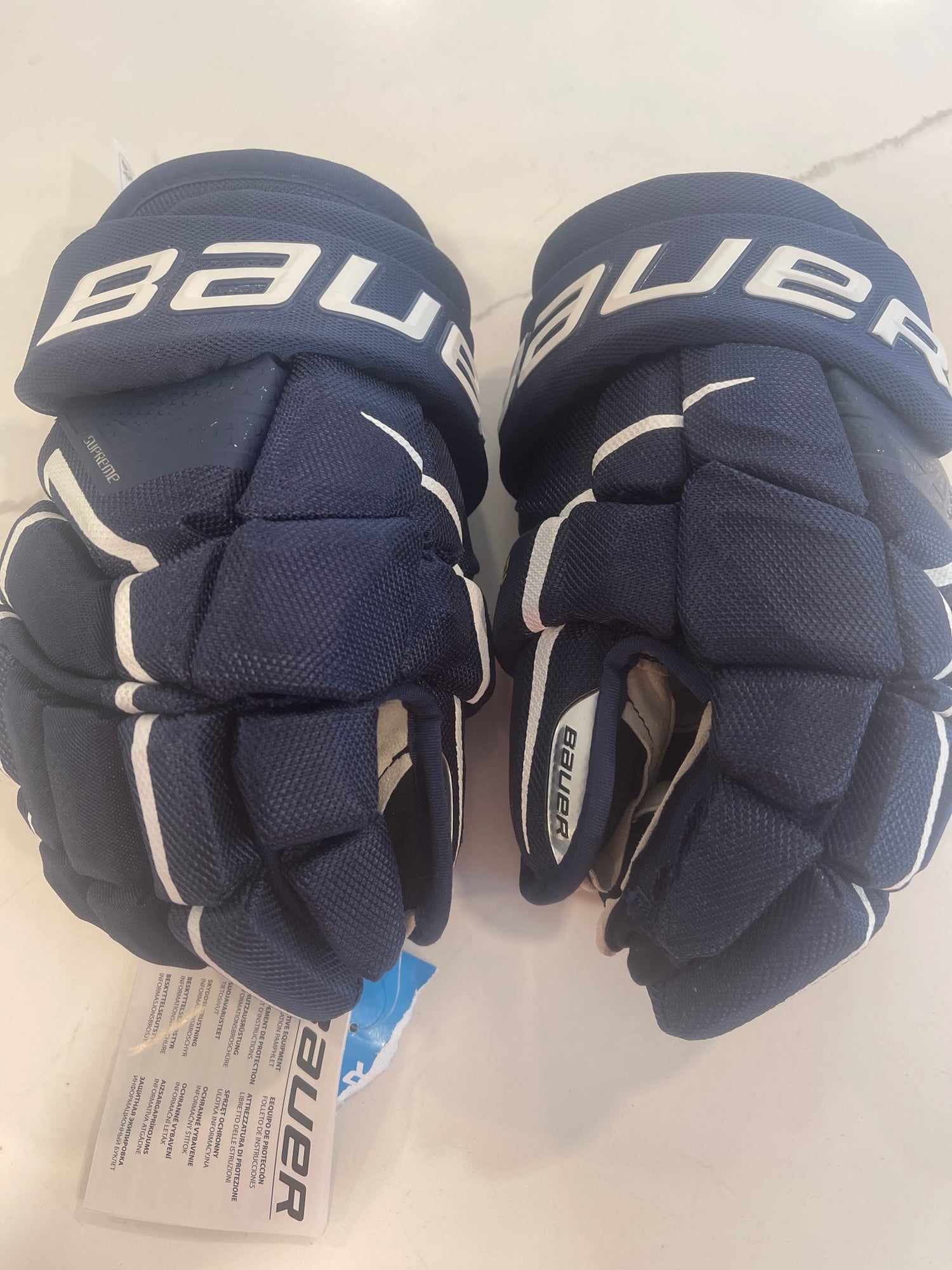 Bauer Catch Glove Supreme M5 Pro INT White/Navy - Hockey Store