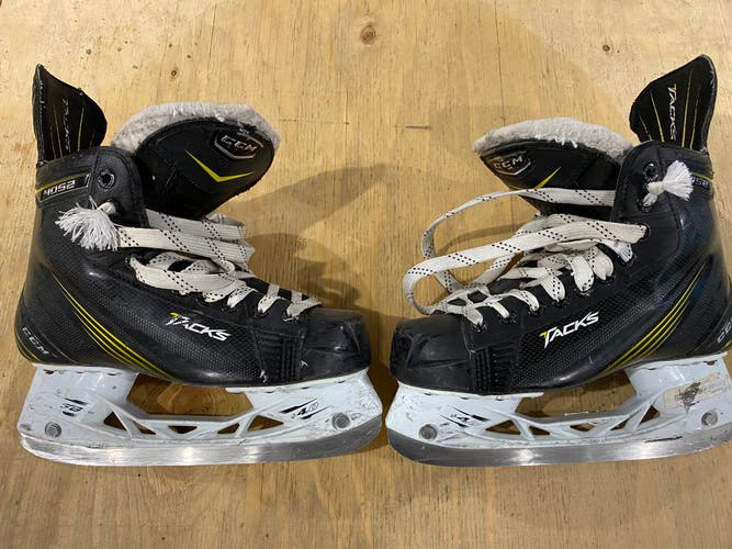 Used CCM Extra Wide Width  Size 5 Tacks 4052 Hockey Skates