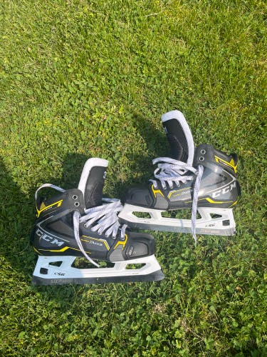 New CCM Regular Width Size 9 AS3 pro Hockey Goalie Skates