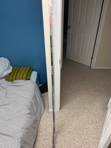 Senior Right Handed P14 Pro Stock Vapor Hyperlite Hockey Stick