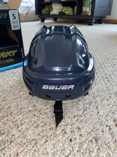 Bauer Re-Akt Small Navy Blue Helmet