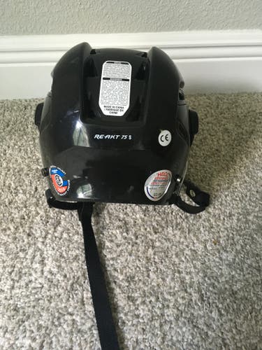 New Small Bauer Re-Akt 75 Helmet
