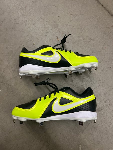 Used Women's 9.5 Metal Nike Unify Strike Softball Cleats