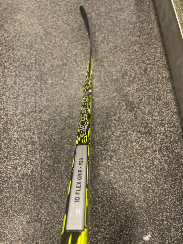Youth Right Handed P28 10 Flex JetSpeed Hockey Stick