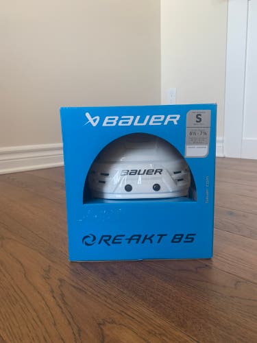 New Small Bauer  Re-Akt 85 Helmet