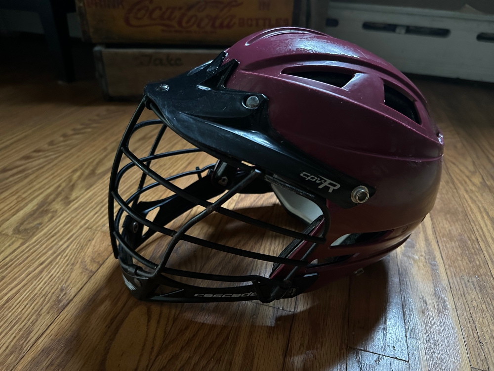 Men’s Lacrosse Player's Cascade CPV-R Maroon Helmet