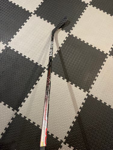 Senior Right Handed P28 Vapor Hyperlite Hockey Stick