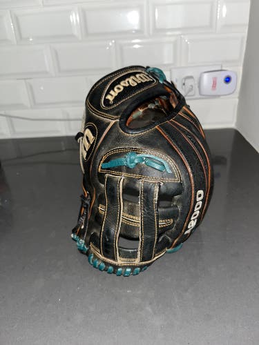 Used Infield 11.5" A2000 Baseball Glove