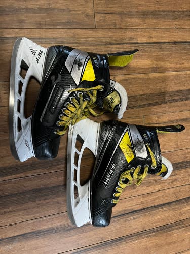 Used Bauer Regular Width Size 8 Supreme S37 Hockey Skates