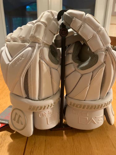 New Player's Warrior Medium Evo Pro Lacrosse Gloves