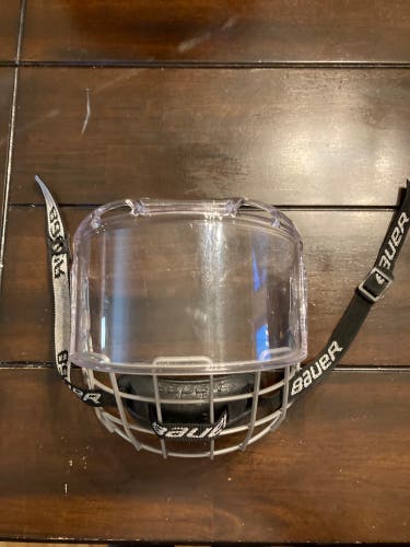 Mens Medium Bauer Hybrid Shield