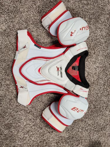 Senior Used Medium Bauer Vapor X900 Shoulder Pads