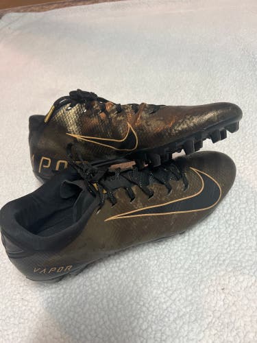 Nike Low Top Vapor Speed Cleats  SZ. 11