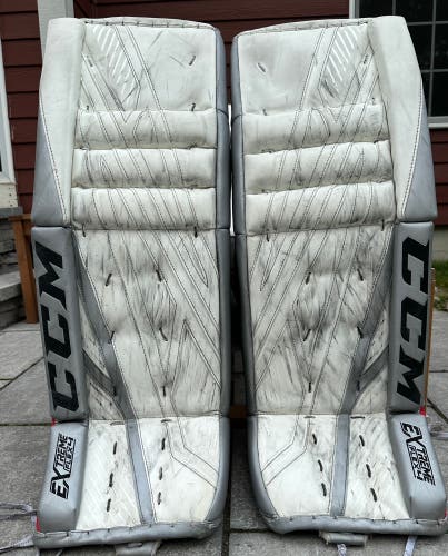 33”+1 CCM Extreme Flex 4 Goalie Leg Pads