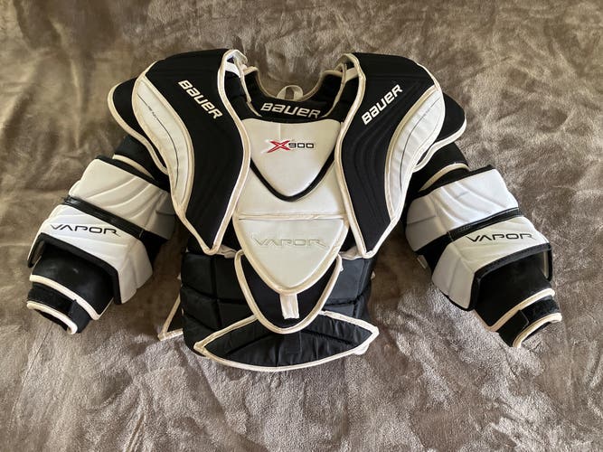 Medium Bauer  Vapor X900 Goalie Chest Protector