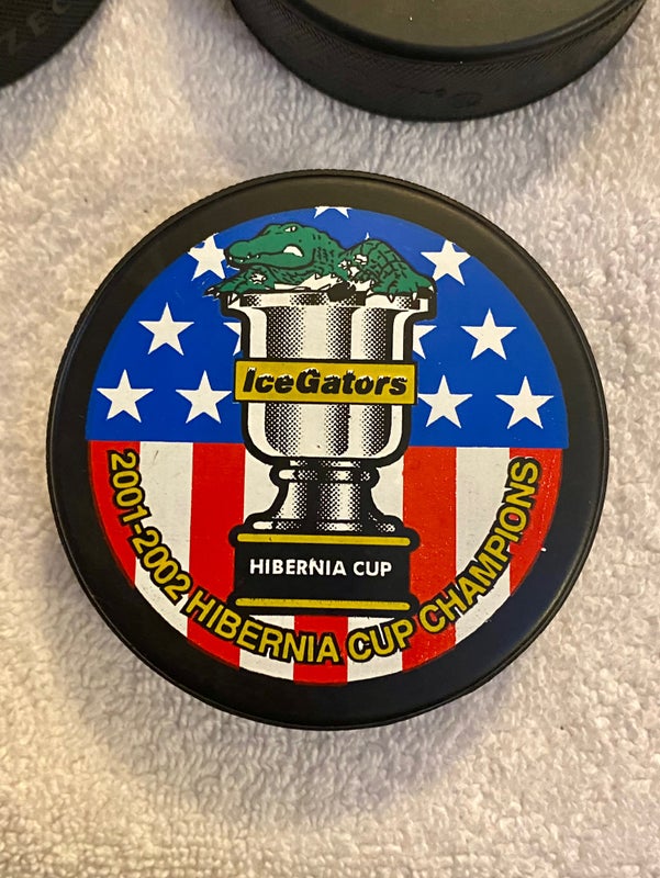 NHL Hockey Puck Presentation Wall Plaque. Proudly Display Your NHL Puck  Collection. Includes One NHL Shield Classic Souvenir Collector Hockey Puck.