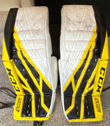 32 + 2.5”  CCM Extreme Flex 4 Goalie Leg Pads