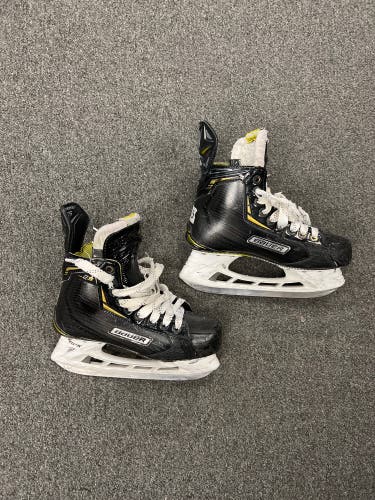 Bauer Supreme 2S size 6.5 Hockey Skates