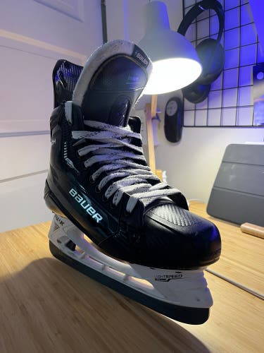 Used Bauer Regular Width Size 8 Supreme Mach Hockey Skates