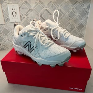 White Adult Women's New Size 7.0 (Women's 8.0) Molded Cleats New Balance Cleats