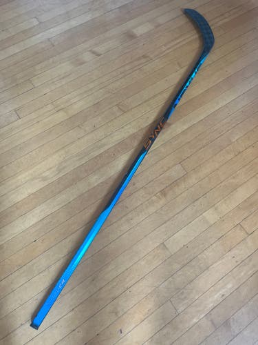 New Right Handed P92 Nexus Sync Hockey Stick