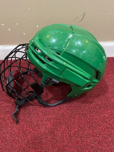 2 Helmet GHM & Medium CCM Pro Stock Tacks 910 Helmet Item#ND910