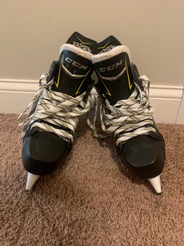 New CCM Regular Width  Size 7.5 Super Tacks AS1 Hockey Skates