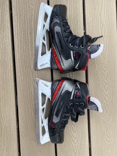 Used Bauer Regular Width  Size 2 Vapor X2.7 Hockey Goalie Skates