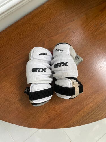Used Medium STX Stallion 500 Arm Pads