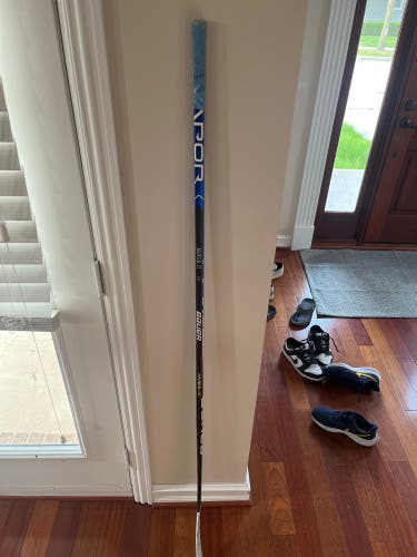 Senior Right Handed P28 Pro Stock Vapor Hyperlite Hockey Stick