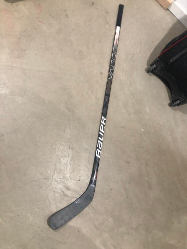 Intermediate Right Handed P88 Vapor Hyperlite Hockey Stick