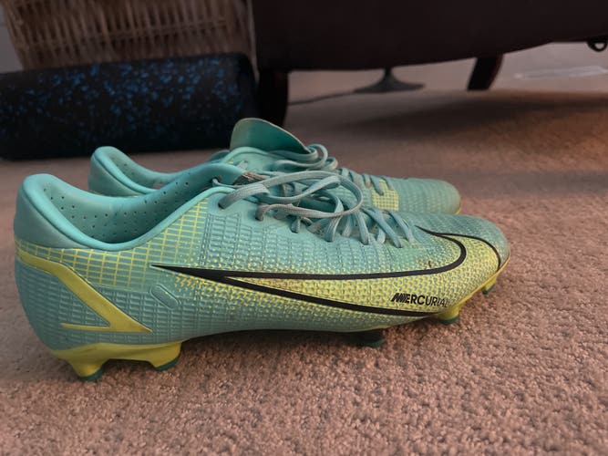 Blue Unisex Size 7.5 (Women's 8.5) Nike Cleats