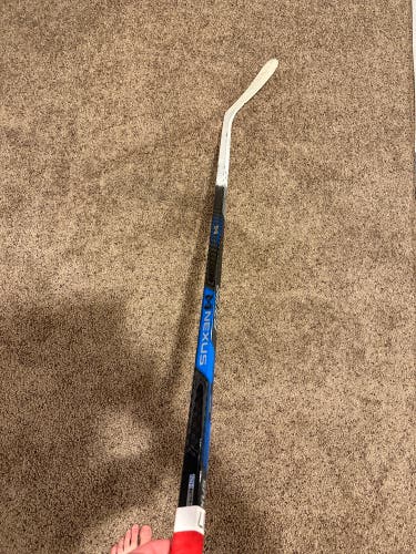 Senior Right Handed P92 Team Nexus Hockey Stick