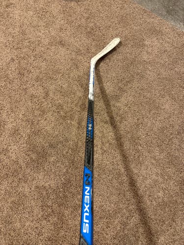 Senior Right Handed P92 Team Nexus Hockey Stick