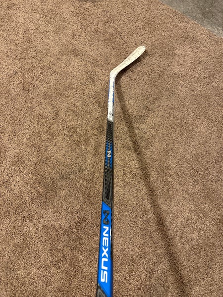 Senior Right Handed P92 Team Nexus Hockey Stick