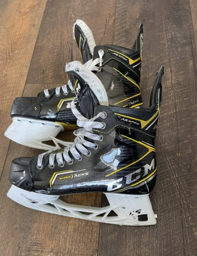 CCM Super Tacks AS3 Pro Size 8 Regular Hockey Skates