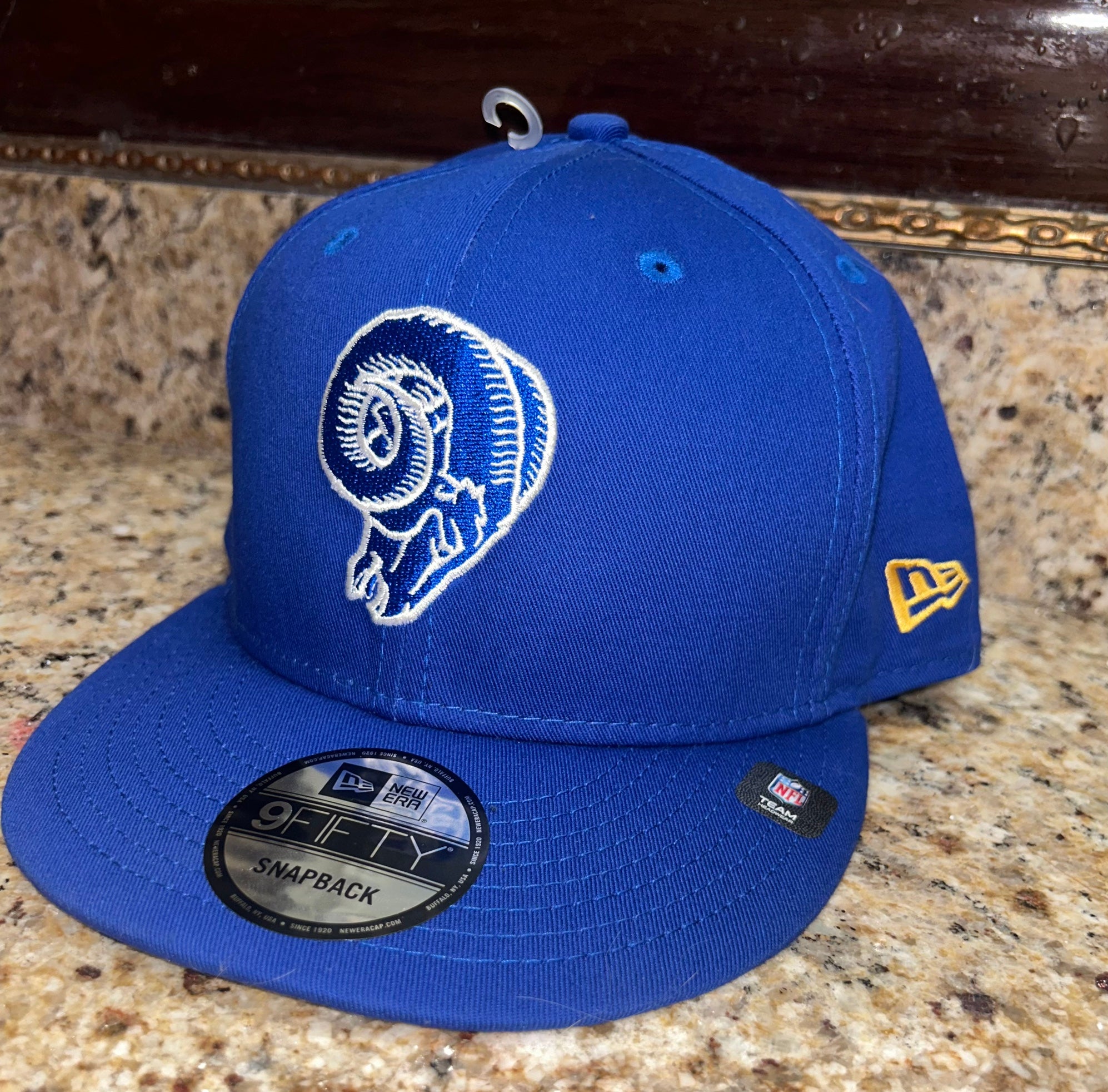 New Era Los Angeles Rams Retro Logo Throwback Hat Men’s Size M/L - NEW