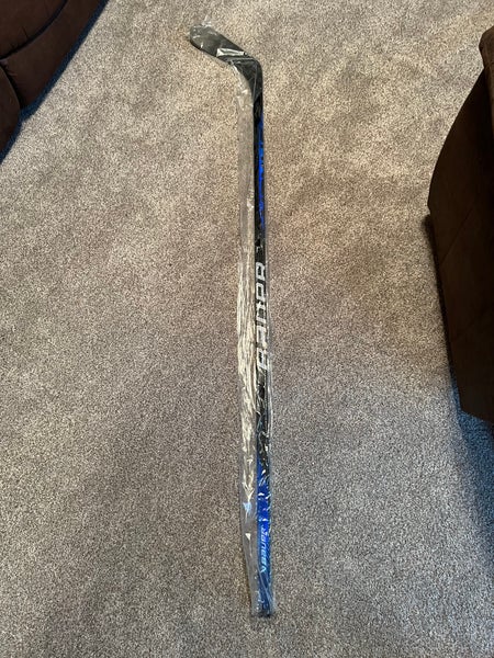 Senior Left Hand P28 Pro Stock Nexus Sync Hockey Stick