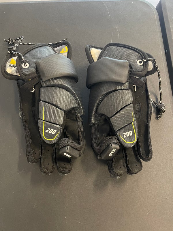 New Player's STX Medium Stallion 200 Lacrosse Gloves