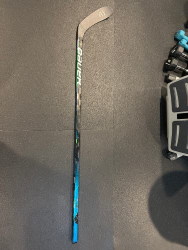 Intermediate Right Handed P28  Nexus Geo Hockey Stick